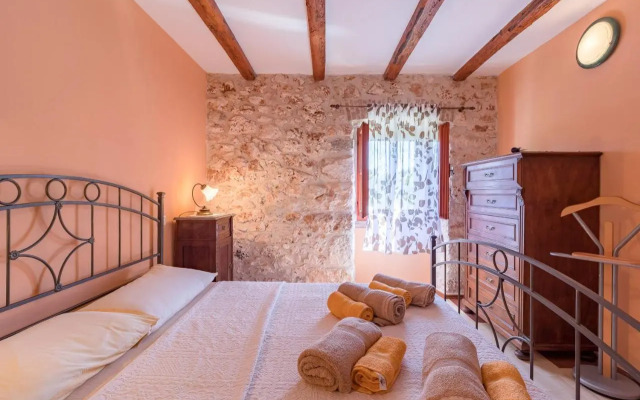 Country House Apartments