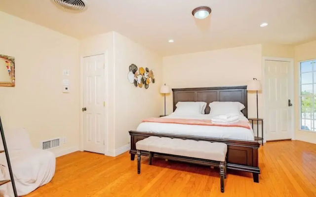 Monterey Park Retreat: Spectacular Views & Comfort