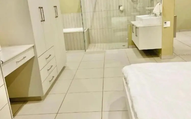 Lake Villa Hartebees