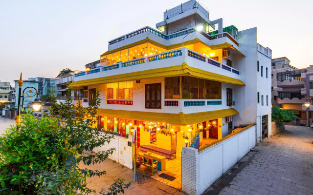 goSTOPS Lite Varanasi