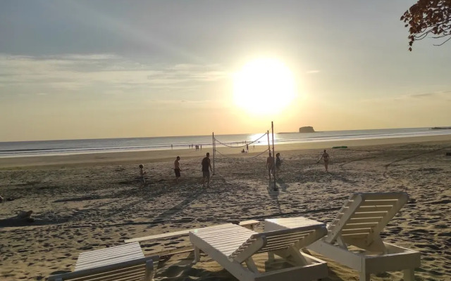 Playa Hermosa Ecolodge