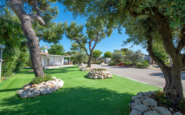 Club Del Sole Stork Family Collection