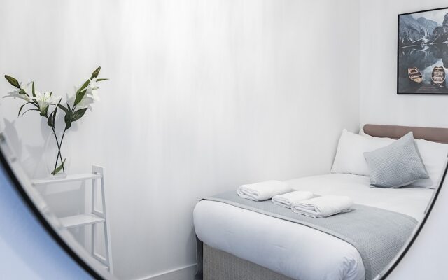 Leonard Street Apartment by Flexystays
