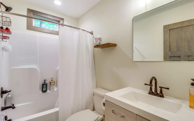 Pool & Beach Access: Charming Poconos Cabin!