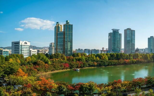 Sofitel Ambassador Seoul Hotel & Serviced Residences