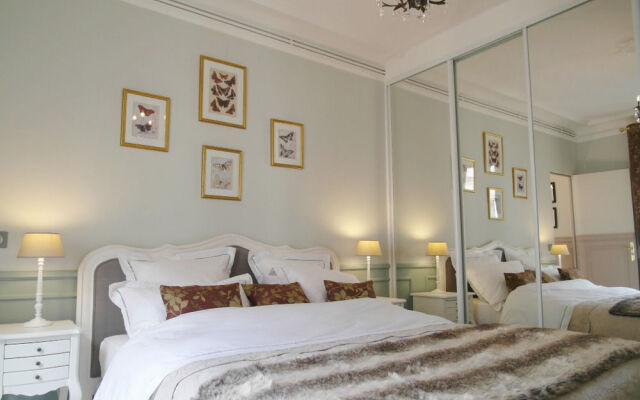 Louvre Elegant ChicSuites