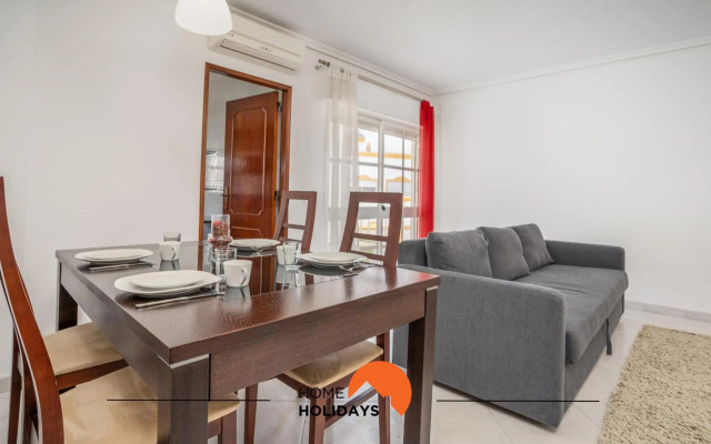 #075 Flat Near Strip Albufeira and 5m Beach