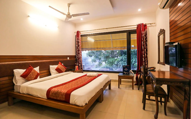 OYO 8337 DLF Phase 4