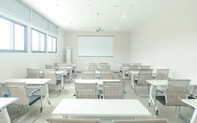 Changshou Yijia Hotel