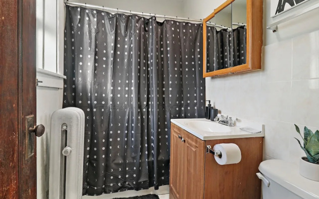 1BR Airy Apt- Barry 2