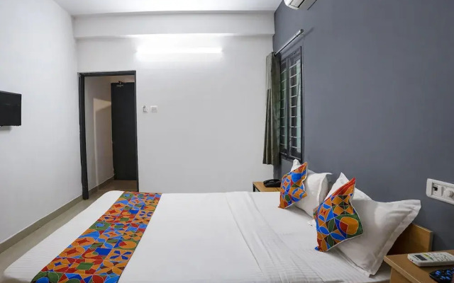 Oyo 24052 Flagship Covelong Residency