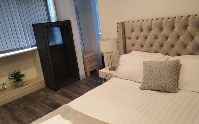 Deluxe 4 Person Suite in Liverpool City Center