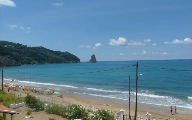 Beachfront Holiday House Eftichia