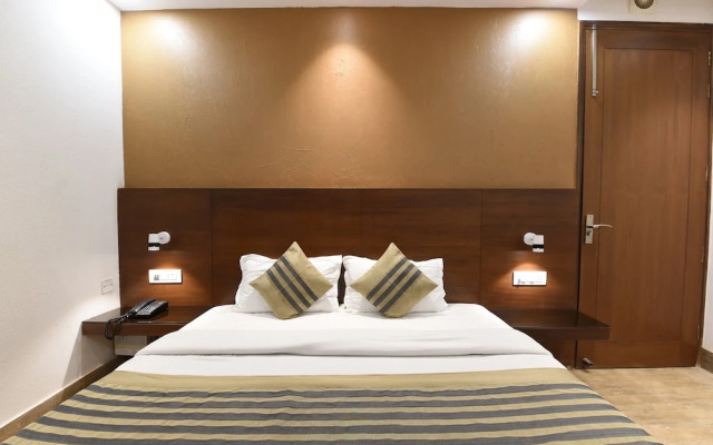 OYO Flagship 5383 Hotel Under Bridge Inn