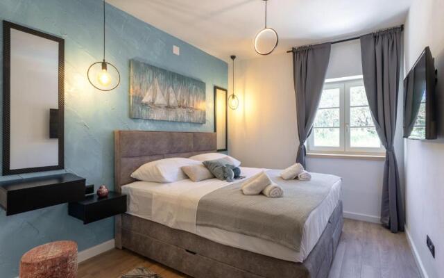 TEONA Luxury Apartment with jacuzzi and terrace sea view