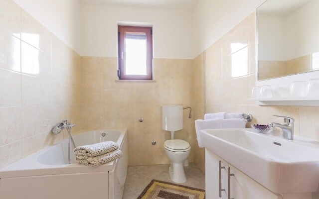 Amazing Home in Liznjan With Wifi and 3 Bedrooms