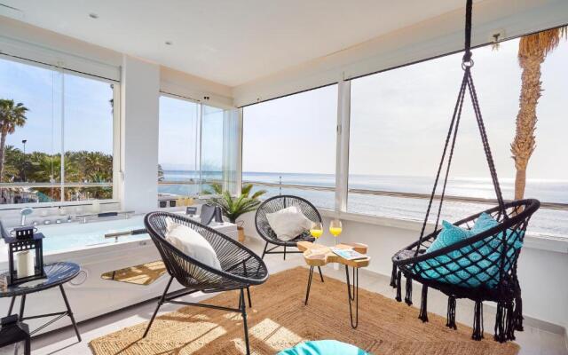 PURO BEACH. Charming apartment with jacuzzi.