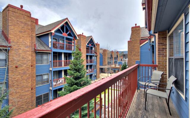 Bright Winter Stay W/skylight 2br/ba Short Stroll To Main St 2 Bedroom Condo by RedAwning