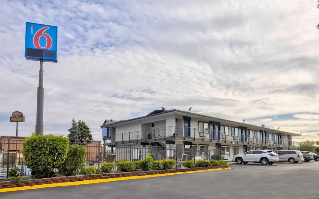 Travelodge/motel 6 Oshkosh