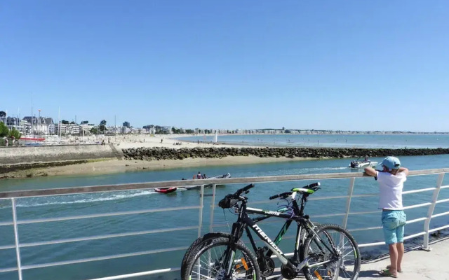 Flat With Direct Beach Access