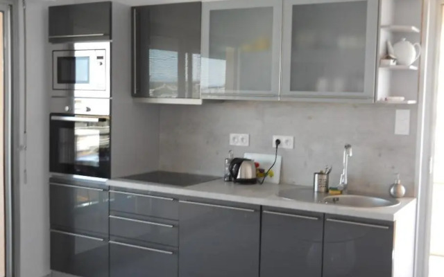 Beau T2 Climatisé sur Marina avec parking privé