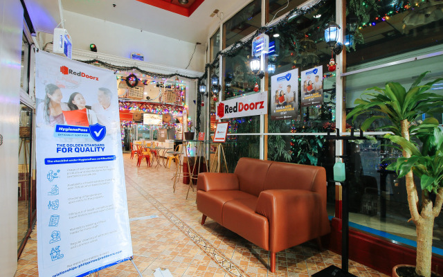 RedDoorz @ The Providence Tower - Vaccinated Staff