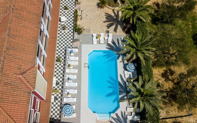 Roseclub Apartments
