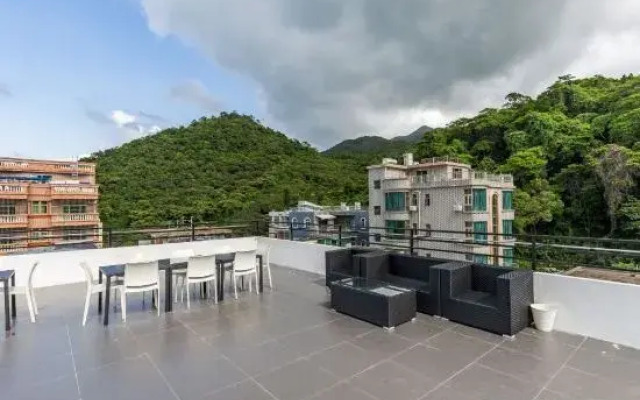 Mountain Behide Seaview Hostel