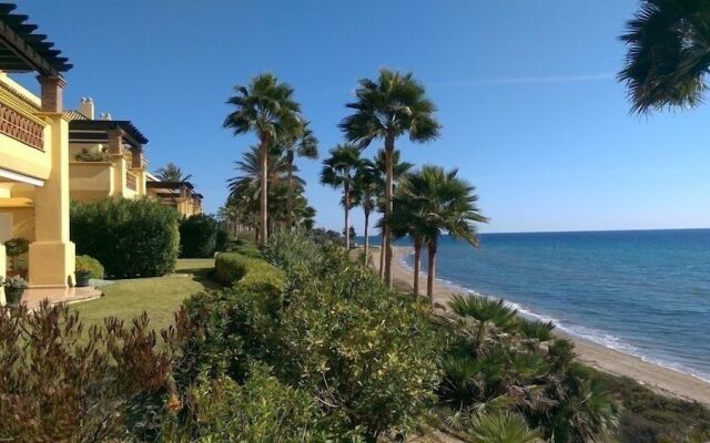 Grand Front Line Location Apartment- Heated Pool