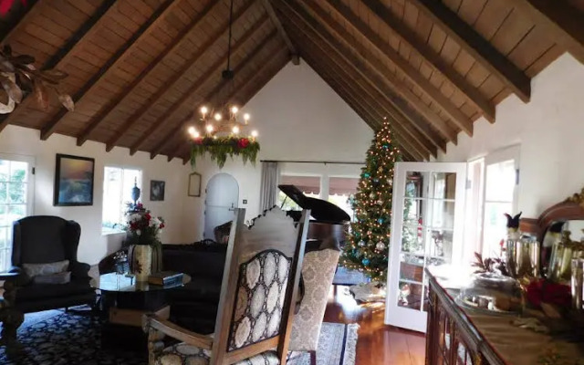 Happy Landing Inn Bed & Breakfast