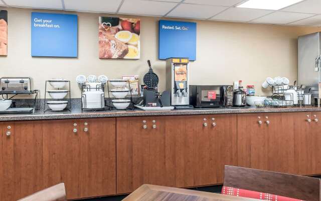 Comfort Inn & Suites Piqua-Near Troy-I75