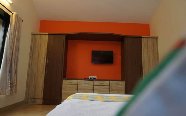 OYO 19690 Home Luxury Farm Lonavala Lake