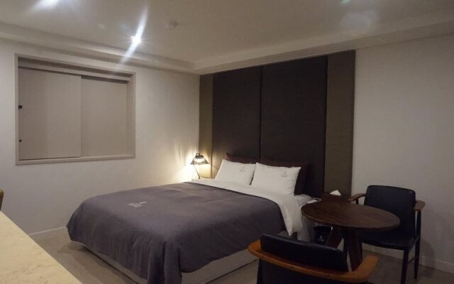 Louis Hotel