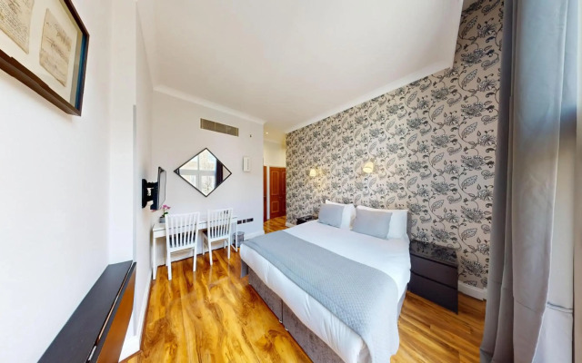 Hotel 82 London