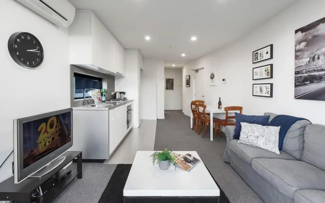 2 bed Apartment in Trendy Collingwood