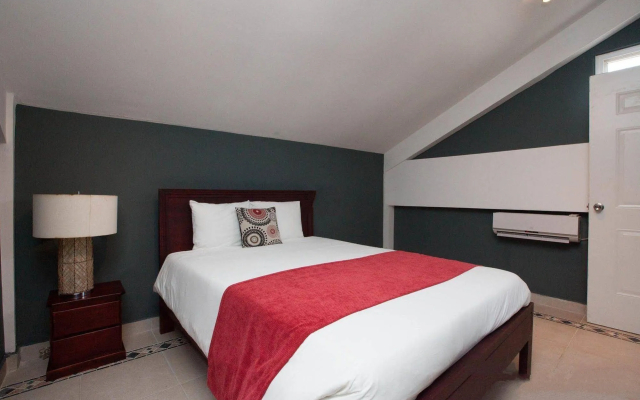 Tropical Suites Hotel