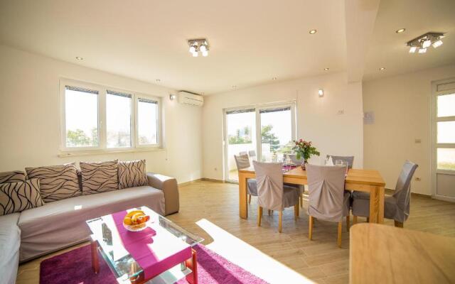 Apartments Emil Zora