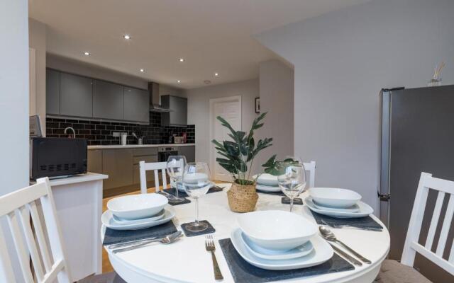 Charming 3-bed House in Newcastle Upon Tyne