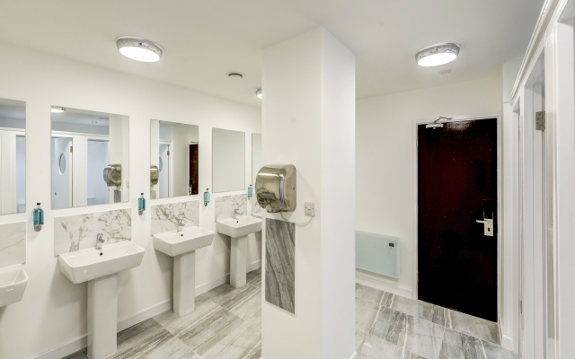 OYO Plymouth Central Hotel