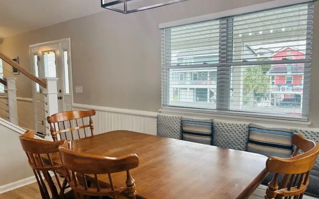 Buckeye's At The Beach 3 Bedroom Home by RedAwning