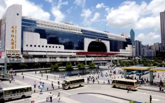 Jade Holiday Inn Luohu Port