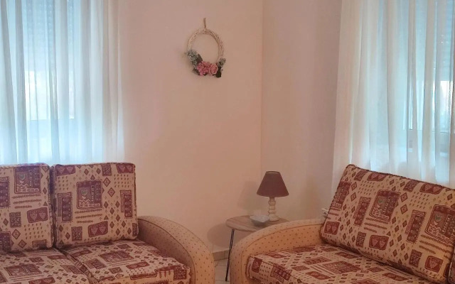 Aspri Ammos House