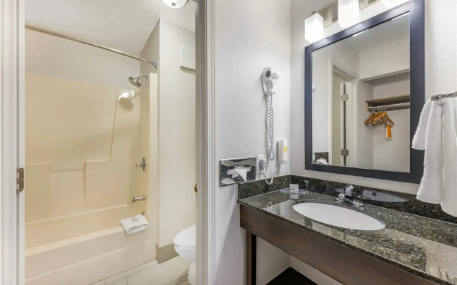 Comfort Inn Bourbonnais near I-57