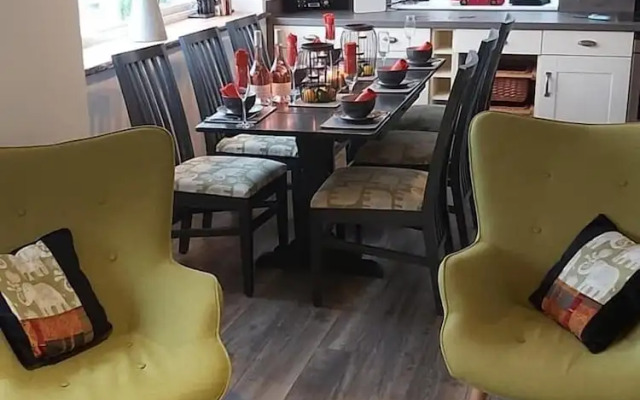 Bluebell House 5 Star Luxury 4 Bdrms and hot tub