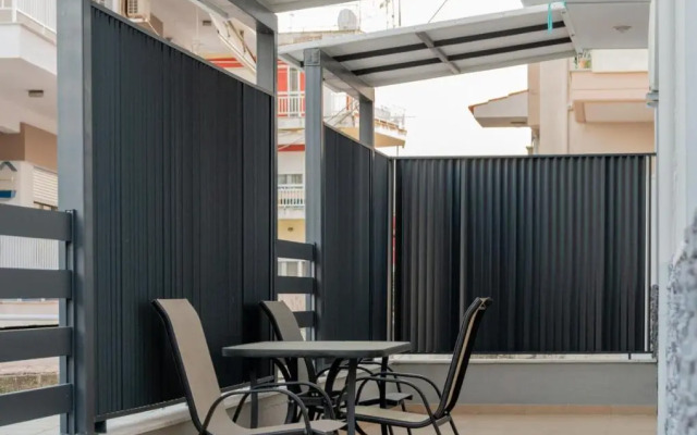 SithoniaRS Luxury Ground Floor Apartment With Private Garden