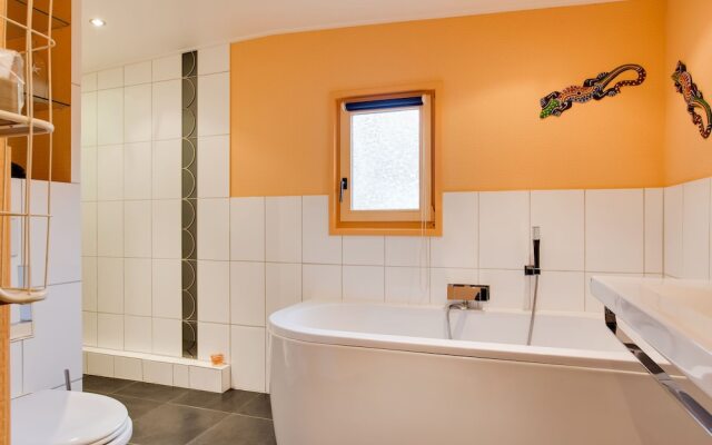 Cosy Bungalow in Meerlo with Garden