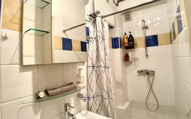 Bright 1BR Apartment City Center