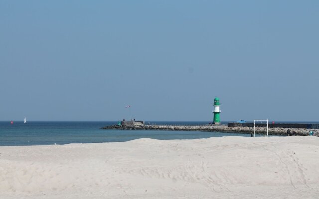 Luxurious Bungalow in Elmenhorst-Lichtenhagen with Garden