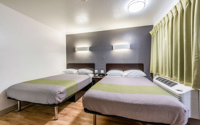 Studio 6 Monroe, LA - Hwy 165