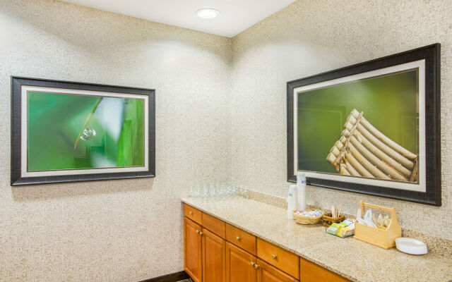 Holiday Inn Express Hotel & Suites Brattleboro by IHG